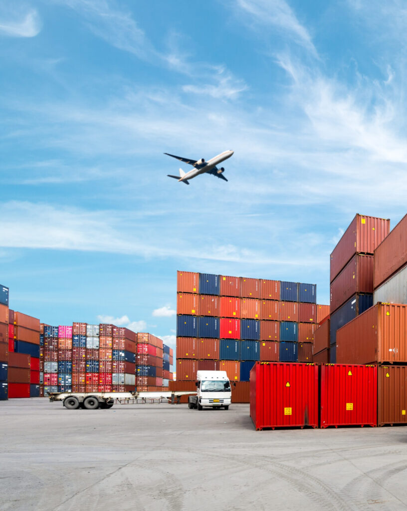 Luftfracht vs. Seefracht? Wann macht welcher Transporttyp Sinn?